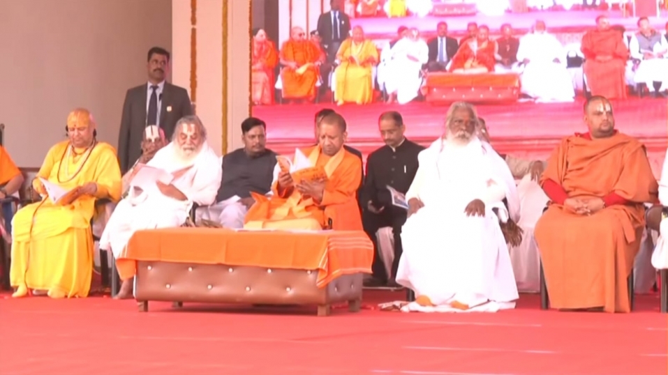 अयोध्या में 41वें रामायण मेले का साधु संतों एवं आम श्रद्वालुओं के मध्य शुरू 